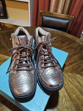 Blowfish Metallic Brown Lace-Up High-Top Boots